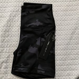 Yogalicious High Rise 5" seam Shorts XS